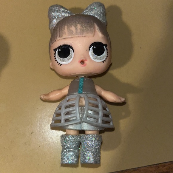 Selling bundle of USED L.O.L surprise dolls, accessories, furniture, and more! - Picture 6 of 15